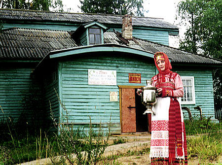 Lady holding samovar